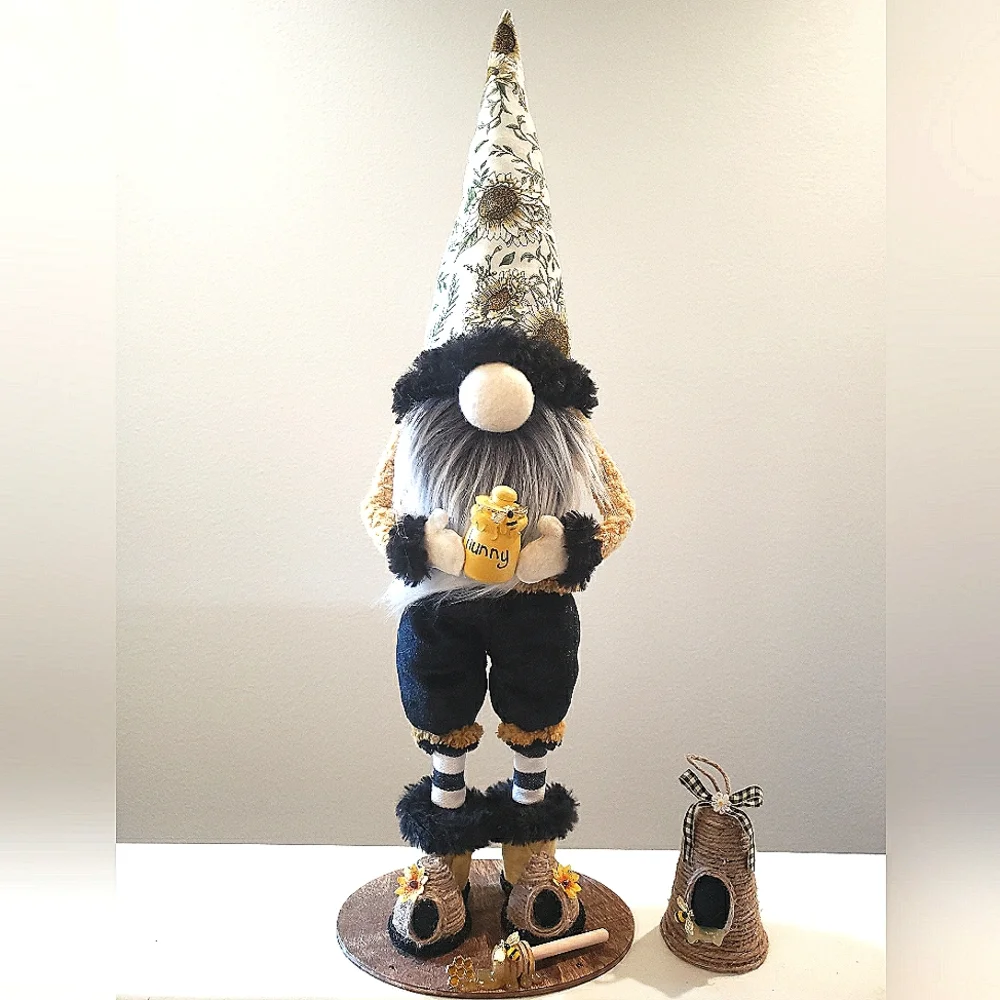 Bee Decor/ sunflower & bee gnome - Picture 1 of 13